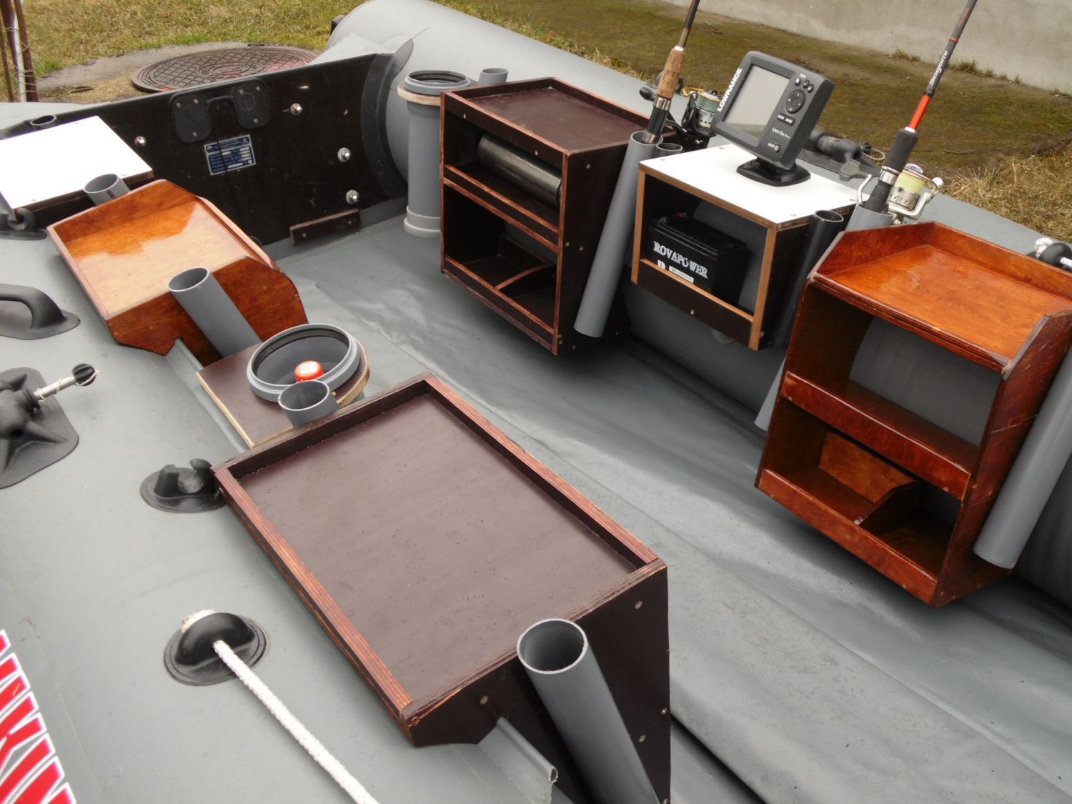 Различные аксессуары для лодок и моторов в наличии